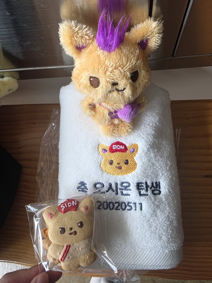 exsunee's tweet photo. #시온이의_야구일기
럭드중독자 원픽 수건 뽑아서 도파민 터짐💕 https://t.co/taUTUEMdnl