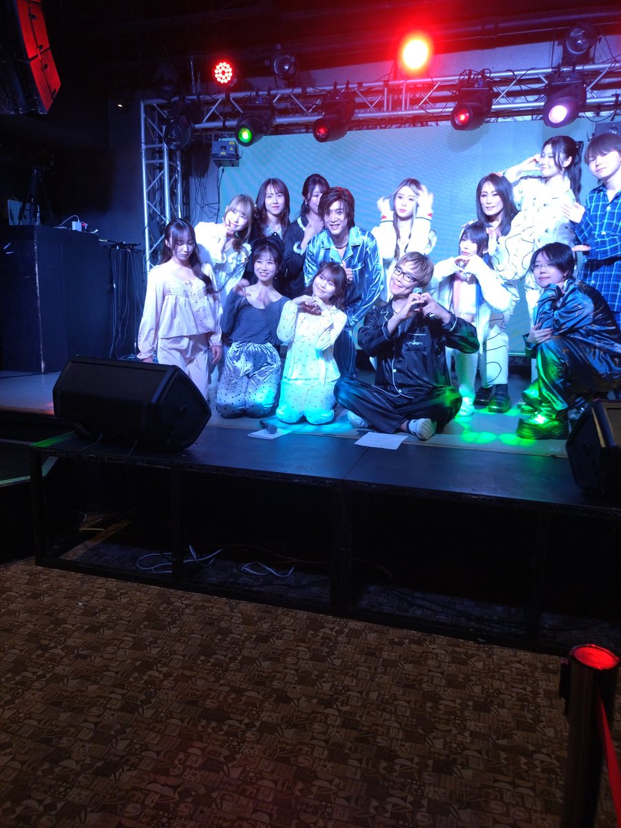 shim1973t2011t's tweet photo. 少しでも、まともに写ってるのを
あげときます。
司会:#楽しんご さん
#まいまい(@34_mai)
#ルームウェア
#SHELLFLAN
#渋谷 #CLUBCAMELOT https://t.co/ylEw7SMzS4