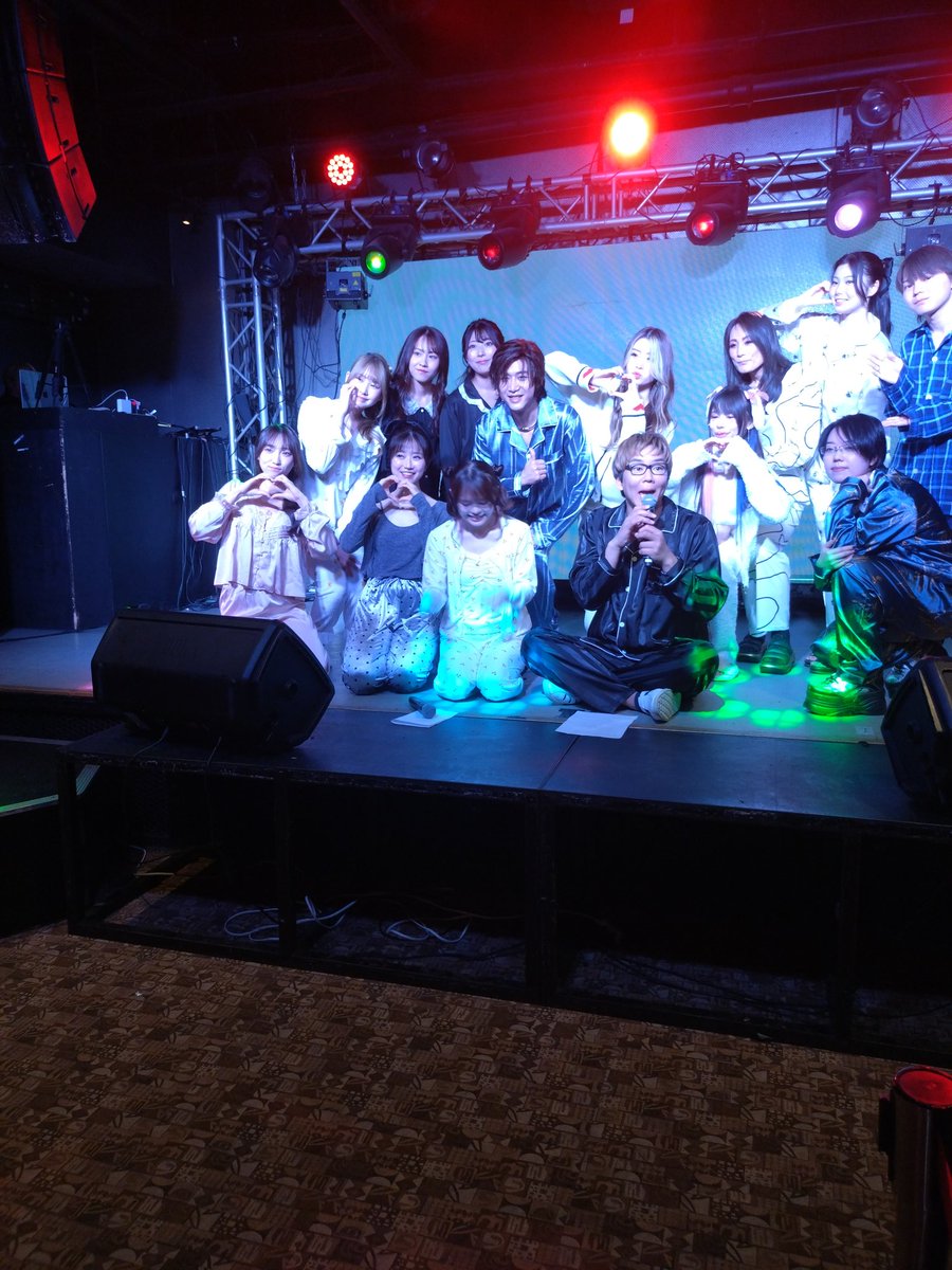 shim1973t2011t's tweet photo. 少しでも、まともに写ってるのを
あげときます。
司会:#楽しんご さん
#まいまい(@34_mai)
#ルームウェア
#SHELLFLAN
#渋谷 #CLUBCAMELOT https://t.co/ylEw7SMzS4