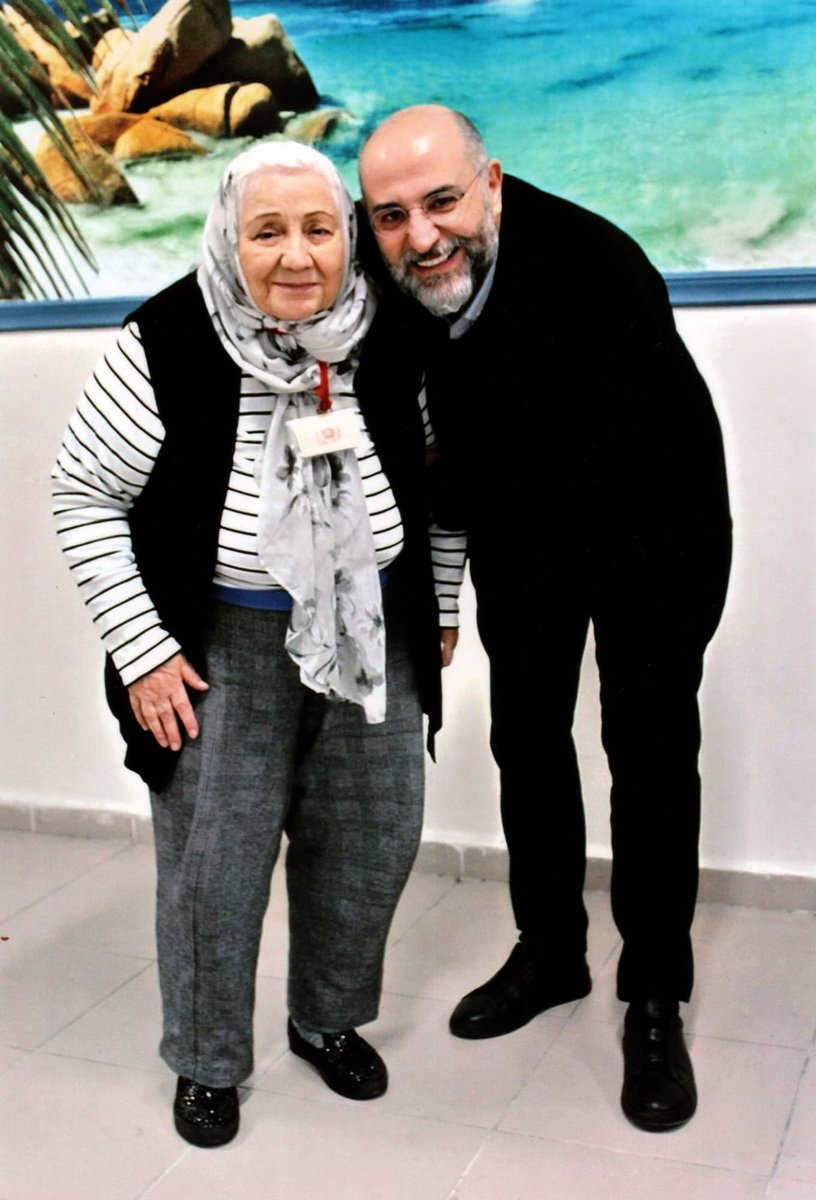 Bu anneler gününde canım anneme sevgilerimi Silivri'den gönderiyorum...

Bizlere fedakarlık ve sevgiyi öğreten tüm annelerimizin ellerinden öpüyor, güzel ülkeme huzurun, barışın hakim olduğu hiçbir annenin evladından ayrı kalmadığı, hiçbir evladın anne hasreti çekmediği günler