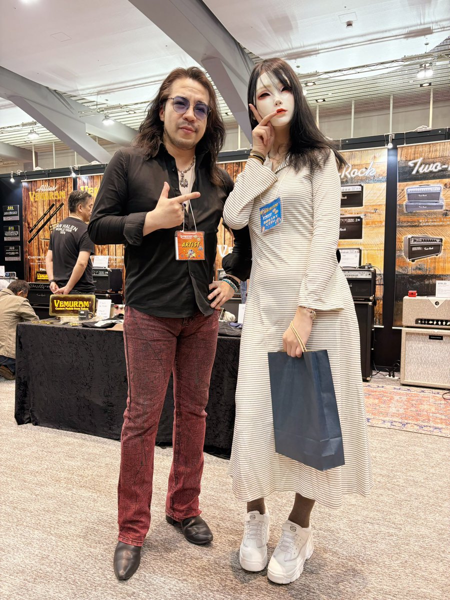 KellySIMONZ(ケリーサイモン)【公式】 (@kellysimonz) on Twitter photo 和也くん <a href="/kkkzzzyyy/">kazuya yamaguchi</a> の紹介で韓国のセクシーギタリストnacocoさん <a href="/nacoco181235/">nacoco(ナココ)</a> にご挨拶😎👍✨
動画で見た事はありましたがまさにモデルの様な大きくゴージャスで素敵な女性でした🎸✨ 和也くん <a href="/kkkzzzyyy/">kazuya yamaguchi</a> の紹介で韓国のセクシーギタリストnacocoさん <a href="/nacoco181235/">nacoco(ナココ)</a> にご挨拶😎👍✨
動画で見た事はありましたがまさにモデルの様な大きくゴージャスで素敵な女性でした🎸✨