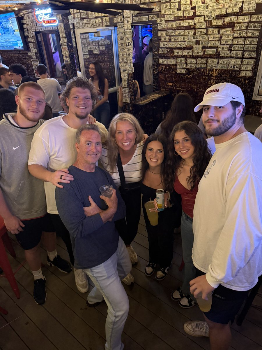 RaymerHeidi's tweet image. Made it to Ted’s finally!!!! 😂