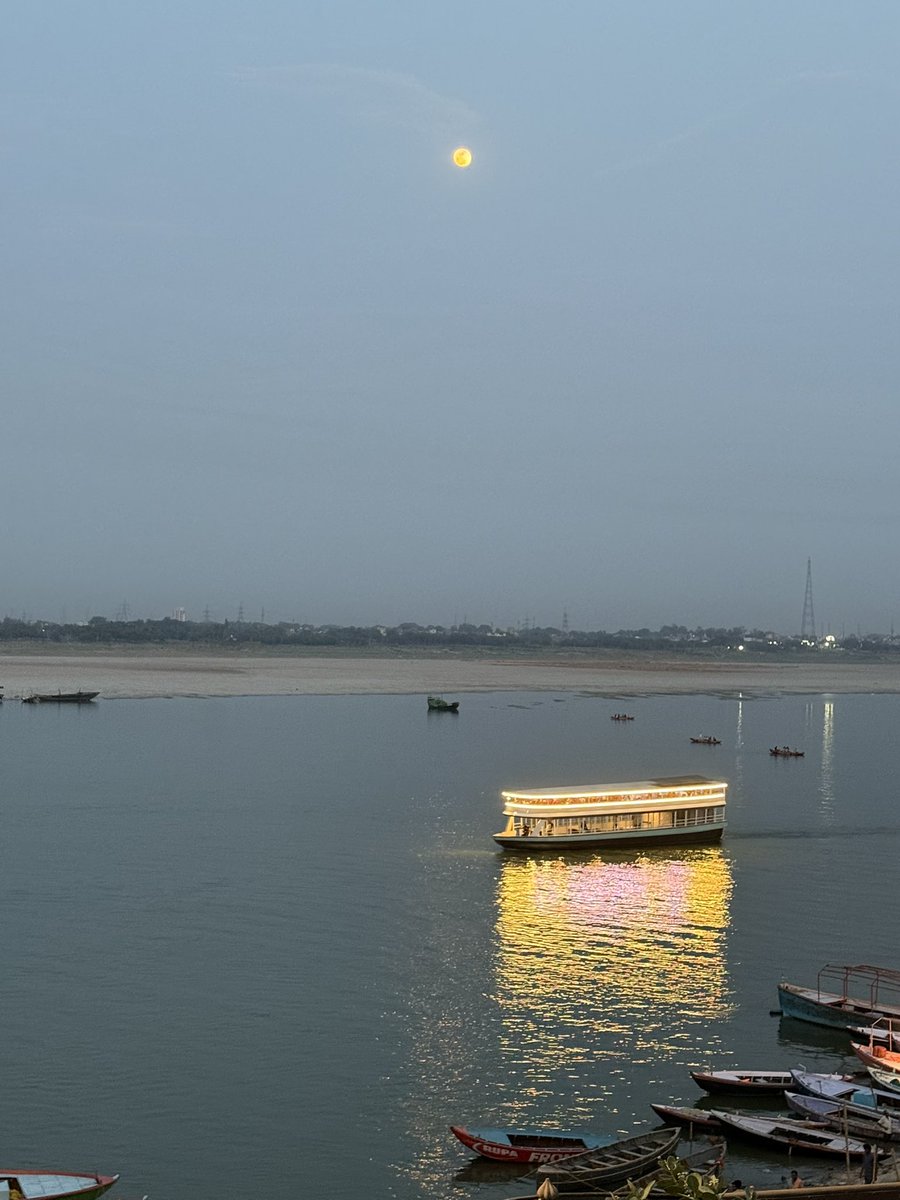 DrVNMishraa's tweet photo. आज शाम काशी 

बुद्ध पूर्णिमा की पूर्व संध्या 

@ghatwalk https://t.co/X54ZlvLPeJ