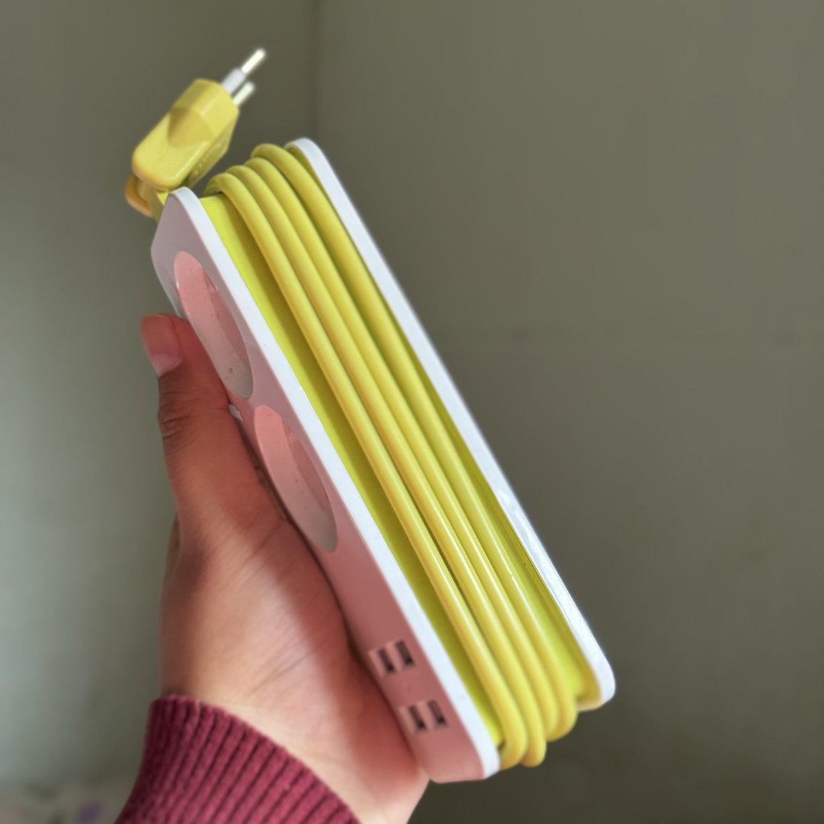 queerisy's tweet photo. kalau nginep ramean gt pls BAWAAAA TERMINAL SENDIRI jadi gausah rebutan colokan sama temen. 

beli dah dalam upaya menghindari perdebatan duniawi… 😅😮‍💨 https://t.co/XI22yq8o4m