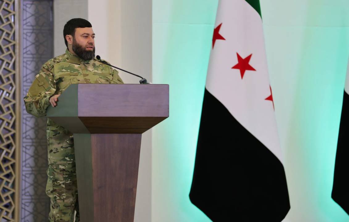 Mohammed_Aloush's tweet photo. السيد وزير الخارجية الإماراتي الموقر 
السادة وزارة الخارجية الإماراتية 
نريد من مقامكم في دولة #الإمارات حفظها الله تفسيرا واضحا وسبب�� قانونيا يبرر احتجاز الأخ عصام بويضاني قائد جيش الإسلام والقيادي في وزارة الدفاع السورية 
راجين أن ي��م الإفراج الفوري عنه 
فهو والشعب السوري من محبي الإمارات ولا يكنون لها إلا الود والاحترام ومن المعجبين بنهضتها وممن يطلب منكم المساهمة في رفع العقوبات عنا والمساهمة في إعادة الإعمار 
السادة في حكومة الإمارات العربية المتحدة كنتم زمن الثورة ممن ساعد الشعب السوري في نيل حريته
والآن المرجو منكم المبادرة لإطلاق حرية هذا القائد الذي ذهب تاجرا إلى بلادكم وليحيي تجارته السابقة في قطع غيار السيارات 
ونتطلع إلى دوركم في المساعدة برسم مستقبل بلادنا 
تقبلوا تحياتنا ومحبة الشعب السوري لكم
محمد علوش 
#الحرية_لعصام_بويضاني 
@OFMUAE 
@mofauae 
@wamnews 
@Dhahi_Khalfan 
@