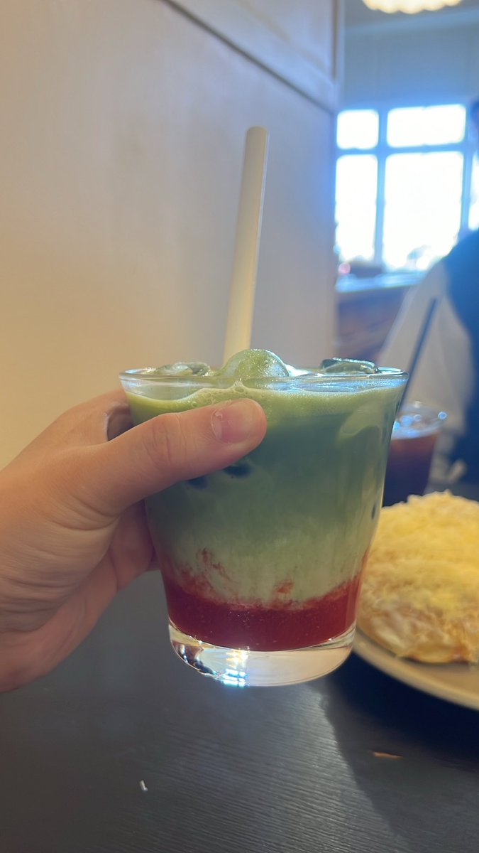 Finally visited the famous Kanto cafe in Cambridge yesterday! Drooling over lovely bakes and the matcha strawberry latte #postdoc #weekendvibes #cafe #matcha