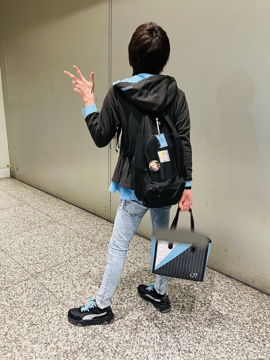 Tomoaki___Maeno's tweet photo. そして宮城、福島に舞台挨拶でお邪魔することにもなりました！

そちらでもお会いできる事を楽しみにしております😀

本日のパシフィコ入りの格好🤫

これからも皆さんとともに彼らを応援していきます。 https://t.co/aJOIUxdhyr