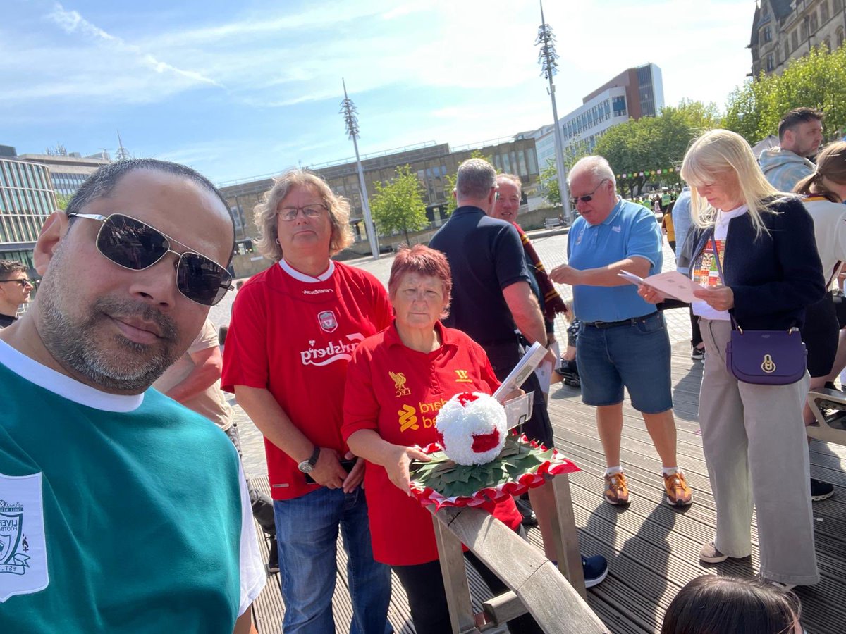 OnlySlowMo's tweet image. OLSC West Yorkshire attended the service today @lfc @lfcbranchleeds