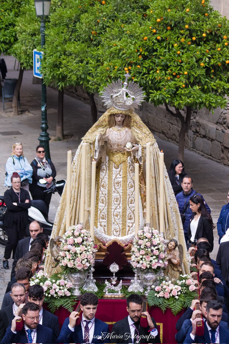 "Reina y Madre de los Estudiantes".
✝️ <a href="/estudiantesgrx/">Hermandad de los Estudiantes de Granada</a>