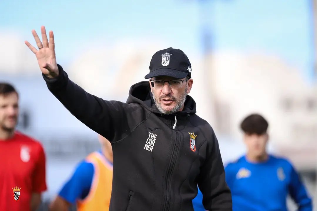 ¿Es posible que José Juan Romero haya ascendido en todas las categorías posibles del futbol español? Salvo Primera División, claro. 

Entrenador tremendo, al igual que lo que ha hecho con la <a href="/ADCeuta_FC/">AD CEUTA FC</a>. Ganas de verlos en LaLiga Hypermotion.