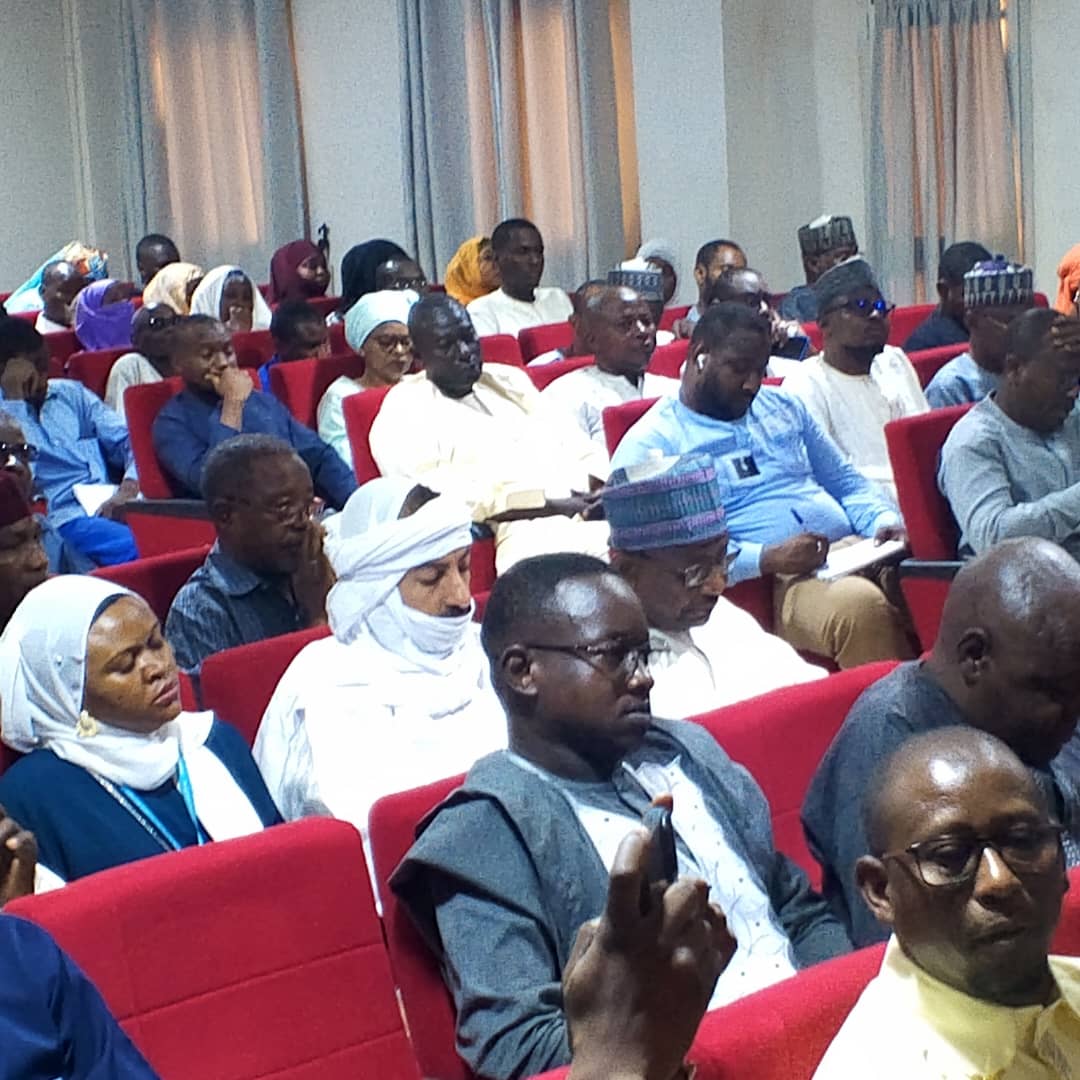 SNU_Niger's tweet image. Le 9 mai, le @SNU_Niger et le secteur privé nigérien se st réunis à la Chambre de commerce pour:
👉🏼 Discuter du rôle du secteur privé dns le pacte de financement des ODDs,
👉🏼 Accélérer la mise en oeuvre desdits objectifs d'ici à 2030.
👉🏼 Discuter des projets d' investissements…