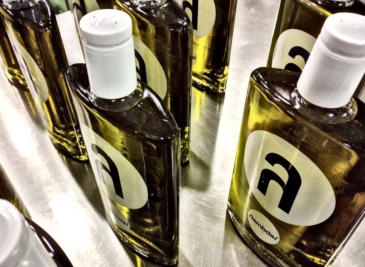 📷 The art of the human hand 📷
Each an every bottle is being bottled entirely by 📷 hand.
Live your own λ /lambda/ experience 📷 speironcompany.com
#lambdaoliveoil #thefirstluxuryoliveoil #speiron #speironcompany #experience #luxury #luxury_food #luxury_olive_oil