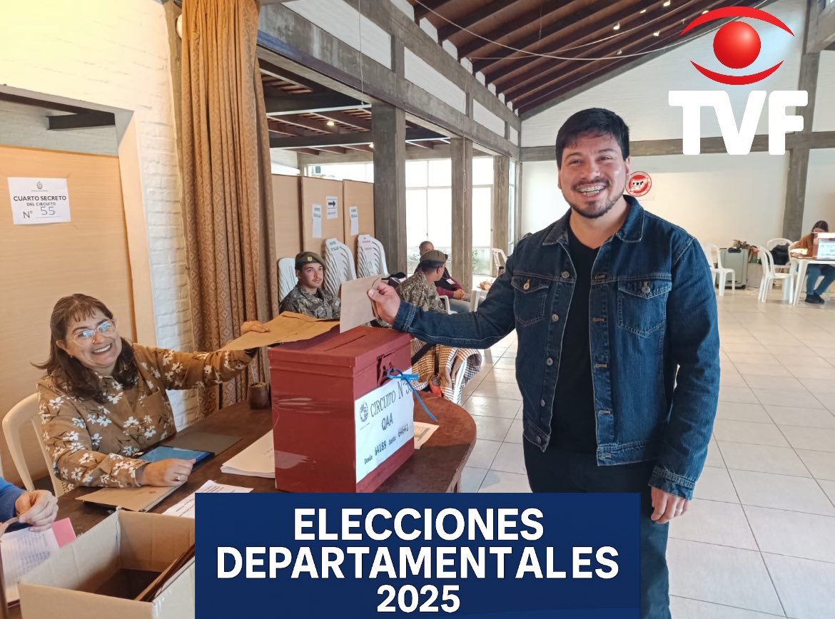 tvflorida's tweet photo. 🗳️ #departamentales 2025 
🔴Así vota Eric Alarcón de la Lista 10 - @PartidoColorado.
Lo hace en la Sociedad de Productores de Leche circuito 55

#Floridadecide 🇮🇩

📺En vivo x TVF 
https://t.co/Stkvk5aK2R https://t.co/ery6zZM62n