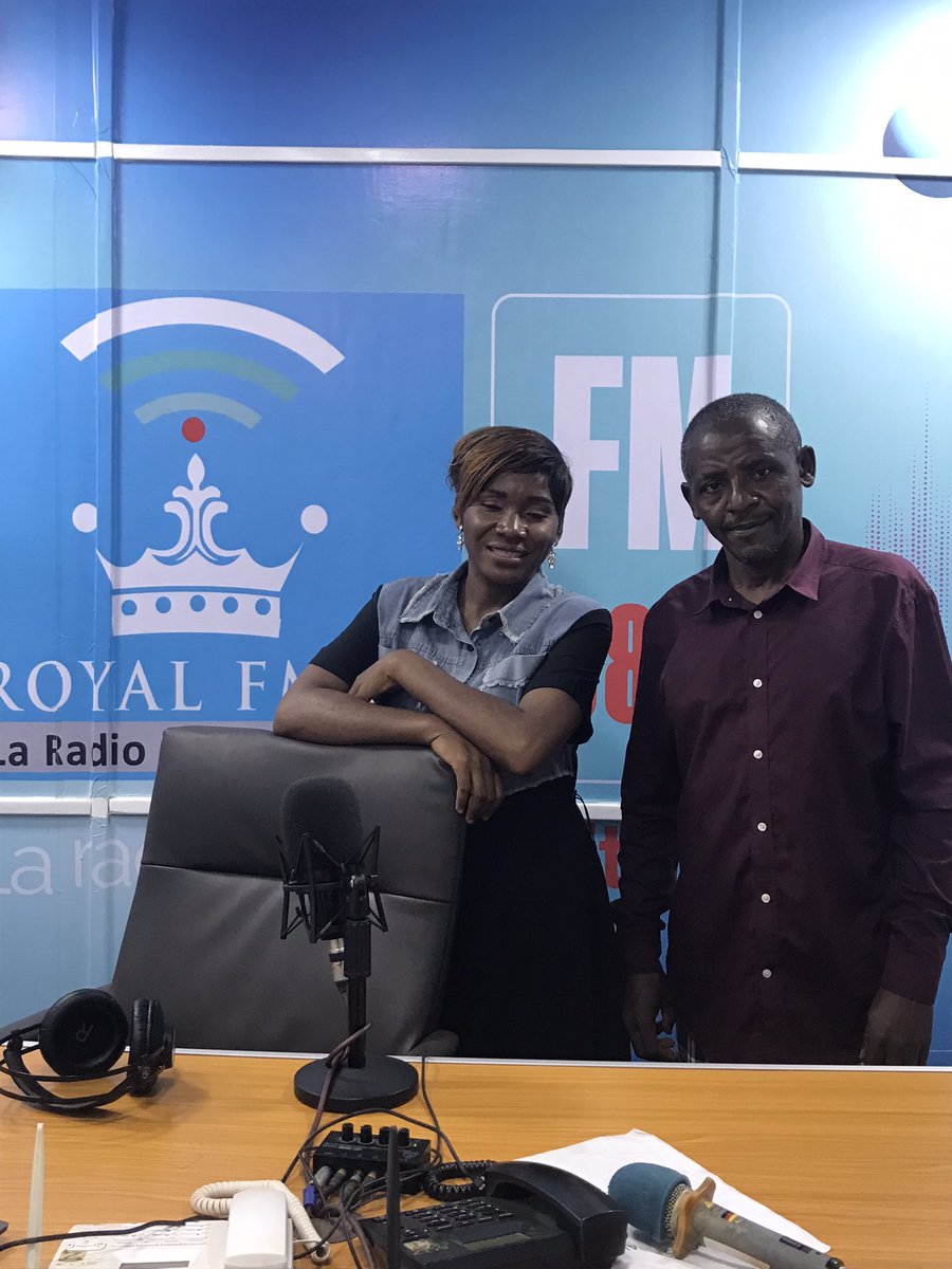 Steve Lad, votre humble animateur de l’émission Gospel Music sur la radio des auditeurs Royal Yaoundé avec l’artiste gospel camerounaise, chantre de l’éternel, Elsah Meguy. 
Une avons passé une soirée mémorable en compagnie de l’artiste