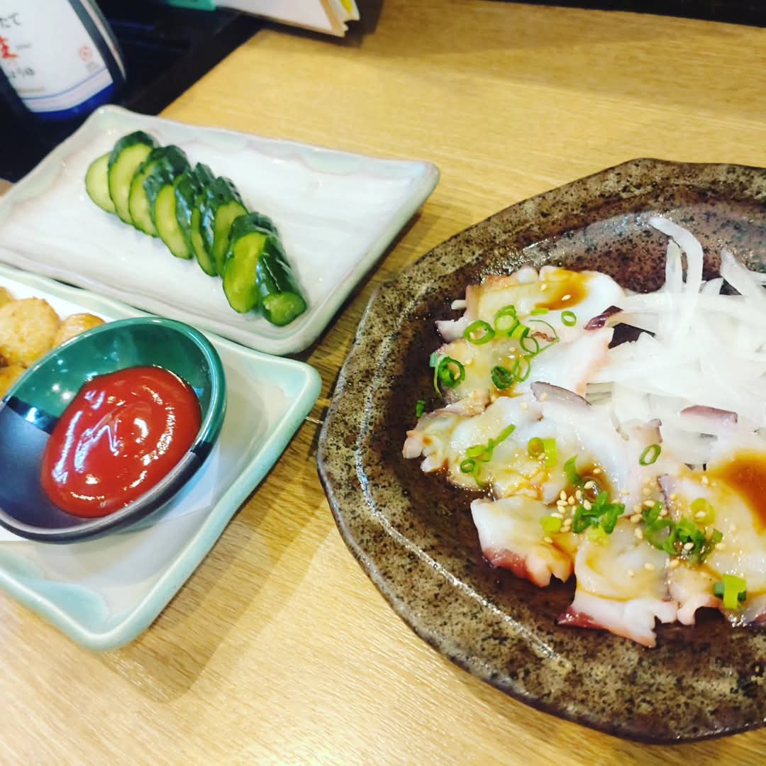 peco178's tweet photo. 今日は、営業部の部長さんがLIVEだったので、十三まで行って来ました😃

私が出掛ける時は、息子はまだ寝ていました（明日から中間テストです）

終わってから同じく見に来ていた営業部の先輩が、飲みに連れて行ってくれました✨

有り難や☺

#LIVE
#十三 
#一軒目酒場 
#今日の晩御飯 
#毎日が幸せ https://t.co/WnYbprOAb5