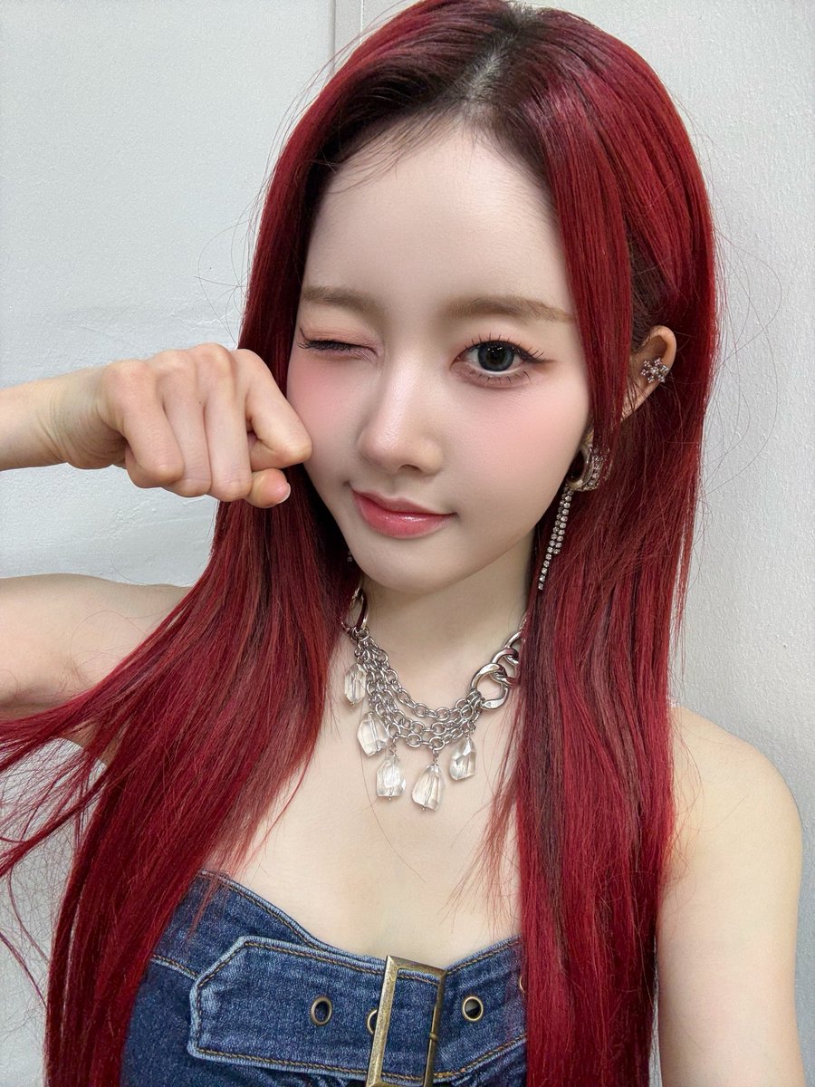 STAYC_talk's tweet image. ๐๋นจ๊ฐ๋จธ๋ฆฌ์๊ฐ์ฌ Chic&Cute๐
#STAYC #์คํ
์ด์จ #Sieun #์์