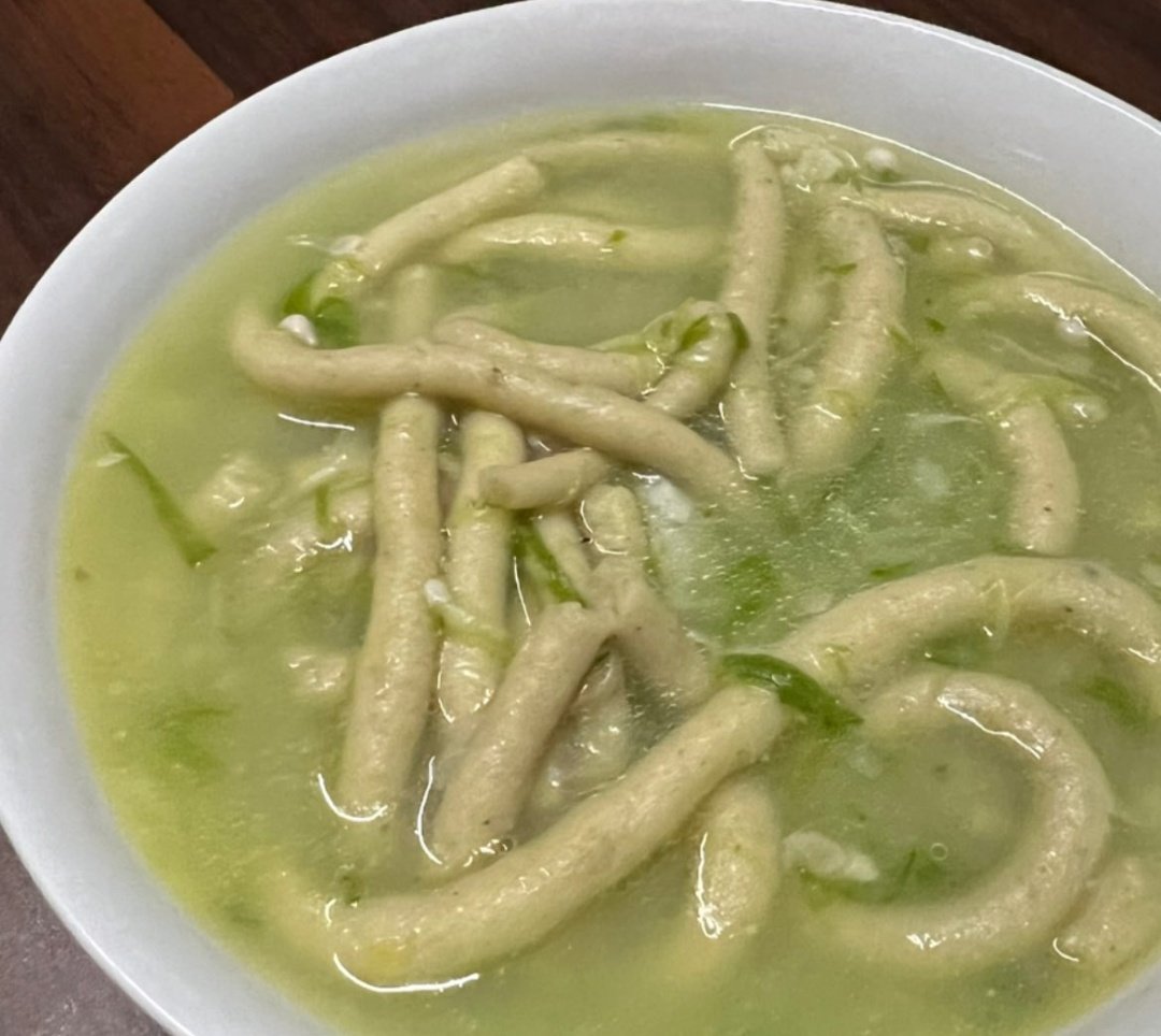 sherpa tou マムシグサの根っこの麺にオクラのスープ。
喉がイガイガ。