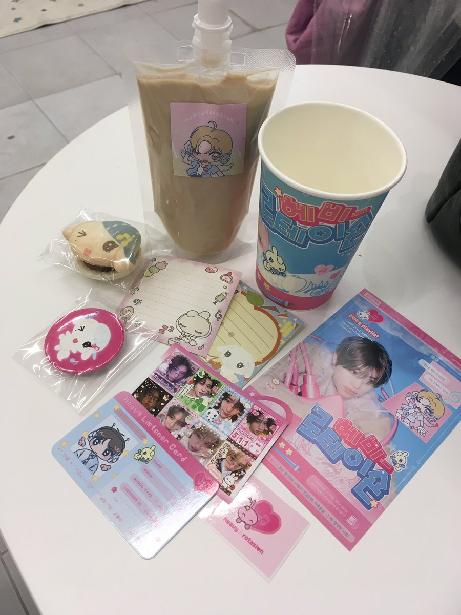 h0tcak3_02's tweet image. 헤비로테이숀
#Heavy_rotasion

📍카페 스테디 

토요일에 제일 가고싶었던 생카... 가챠는 품절이여서 못했지만 럭드 신명나게 즐기구 왔어요 
디피도 너무 귀여웠는데 전 숀바오 보고 너무 귀여워서 울 뻔했어요.........
(저도 숀바오단 들어가고싶어요)