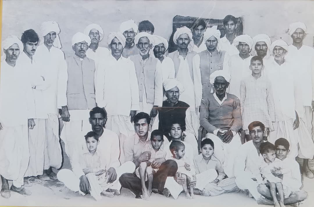haryanvitai's tweet photo. धोती वाले बूढ़े मरगे,रौनक मरगी का गामा की 

दाढ़ी वाले साधु मरगे,कदर रही ना धामा की https://t.co/NVZHqXDkEF