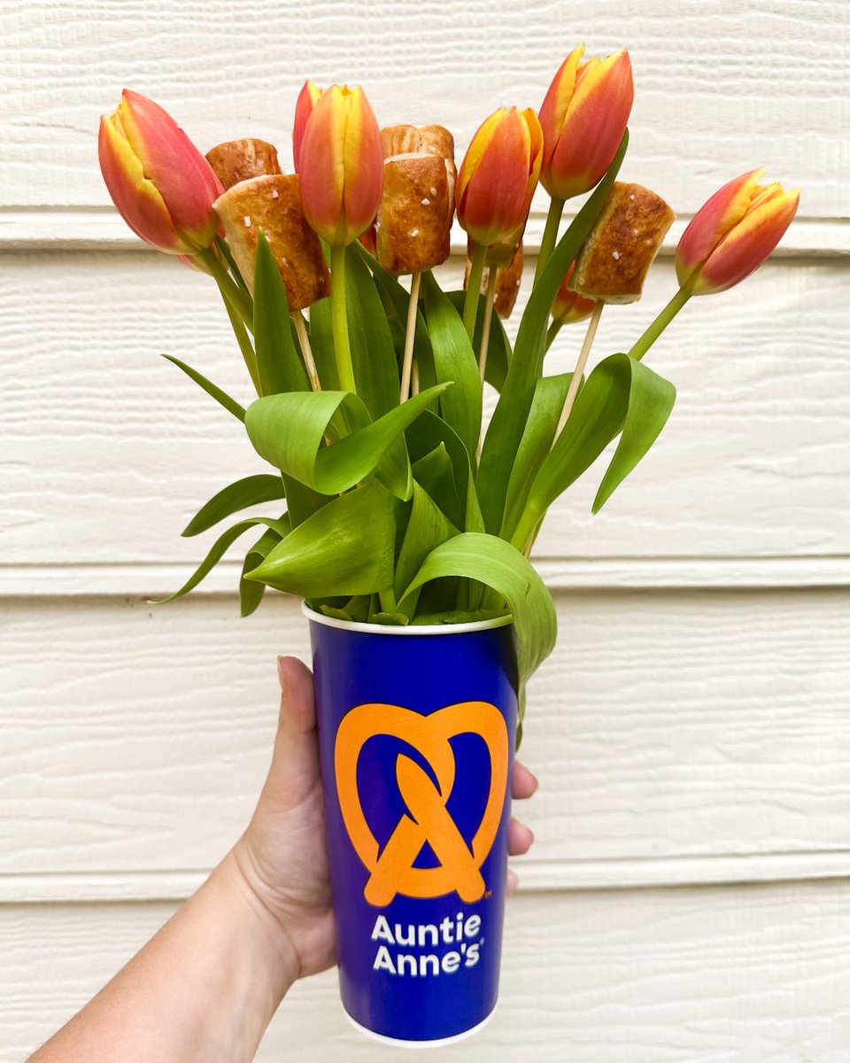 We love the Aunties, but today is about the moms! Happy Mother's Day! 💙