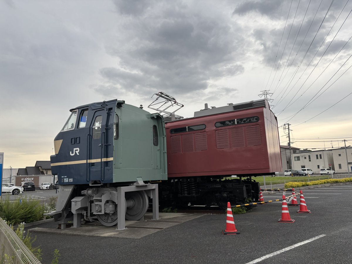 EF66とEF81はカットモデル。それぞれカット位置が違って、EF66は乗務員 
