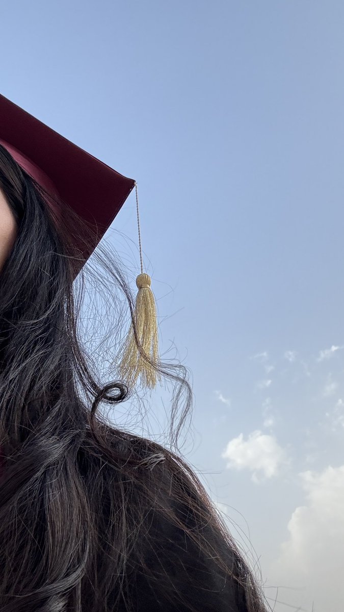 clo_40d's tweet photo. يابعيد و جابك الله🥺🎓 https://t.co/MAnDYsWGYh