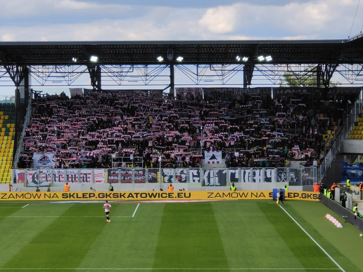 MiskaPatryk's tweet image. #GieKSaTwitter Kibice Cracovii ze zgodami obecni w Katowicach