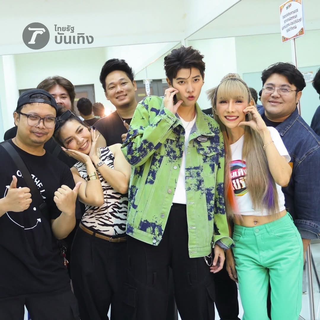 nookpaiofc's tweet photo. ไทยรัฐแฟร์
𝟏𝟏 𝐌𝐚𝐲 𝟐𝟎𝟐𝟓

ขอบคุณ ThairathTV ที่ให้โอกาสปายและ On the last ได้มาร่วมมอบความสุขและความสนุกให้ทุกคนที่มาในงาน #ไทยรัฐแฟร์ รู้สึกดีใจและเป็นเกียรติมาก ๆ เลยครับ ขอบคุณ Future Park & Zpell ขอบคุณพี่ ๆ ที่มาหากันด้วยนะครับ กำลังใจเยอะมาก ๆ ขอบคุณที่ซัพพอร์ตกันเป็นพลังให้กันครับ  รวมไปถึงทีมหน้าจอด้วยนะครับ 

PaiPai With Thairath Fair 
#ป๊ายปายโอริโอ้ #ไทยรัฐแฟร์
#มากินมามูมาดูโชว์ 
#32บาท32นาที 
#ไทยรัฐทีวี
#paipaiofficial
#PaiPaiorio
#cnp_orio
#nookpaiofficialfans

CR. ป๊ายปาย โอริโอ้ Fanpage
