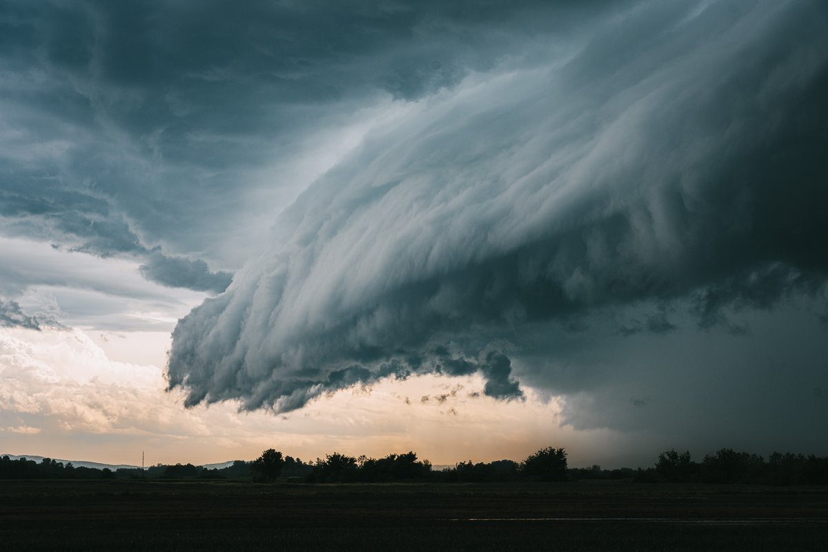 nevremeteam's tweet image. Incredible shelf cloud from a supercell near Velika Plana, May 8, 2025