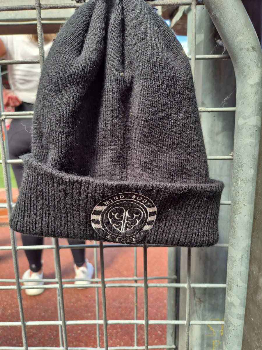 Definitely too warm to be on the head today... #bobblehat #ontour  <a href="/ManUtd/">Manchester United</a> #OldTrafford  <a href="/MindBodySoleUK/">Mind, Body & Sole</a> 💜⚽️💜🐄