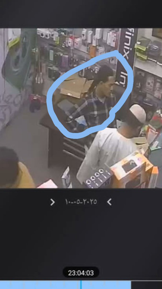السلام عليكم ورحمة الله 
زي ما باين في الصورة ده واحد سوداني في مصر قال بحول عملة من سوداني لي مصري بي حساب 49
وتم نهبنا 50 الف مصري رسوم عملية
 الاسم واضح في عملية التحويل دي صورتو لابس بنطلون وقميص مخطط حساب الفيس الفي الصورة ده حسابو الكان متواصل معانا بيهو
عليكم الله رتويت🙏