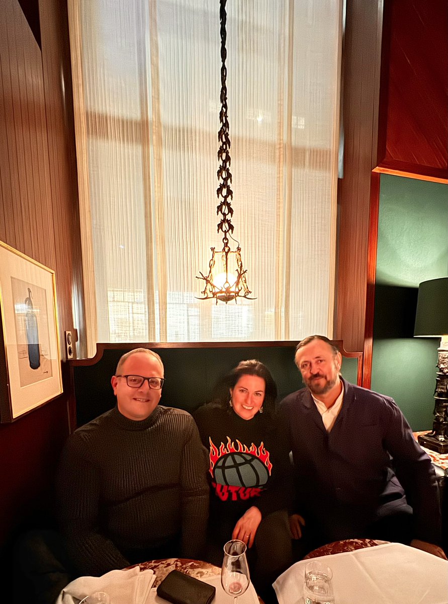 Epic evening talking Art &amp; Future with <a href="/john__gerrard/">j gerrard</a> and <a href="/SNOWCASH432/">SNOWCASH</a> 🥂

At Zurich’s iconic Kronenhalle— we were sitting between Picasso and Rauschenberg, with #diegogiacometti overhead! ✨
