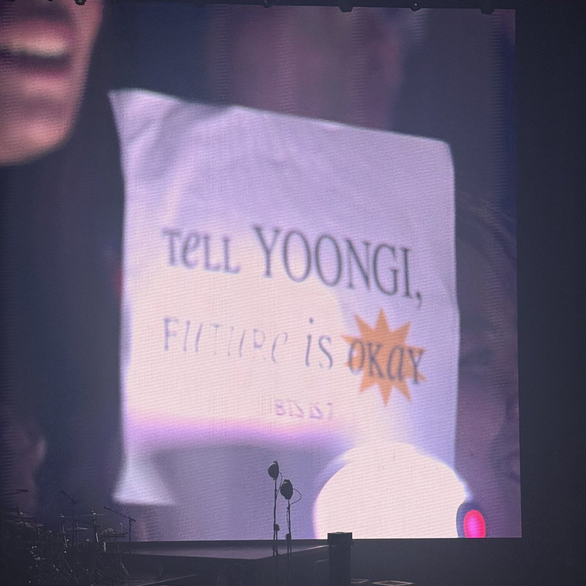 btschartsxdaily's tweet photo. OMG THIS BANNER😭😭

“TELL YOONGI,FUTURE IS OKAY 
BTS IS 7”

#HOPE_ON_THE_STAGE_TOUR_BANGKOK https://t.co/he6bdGv3RQ