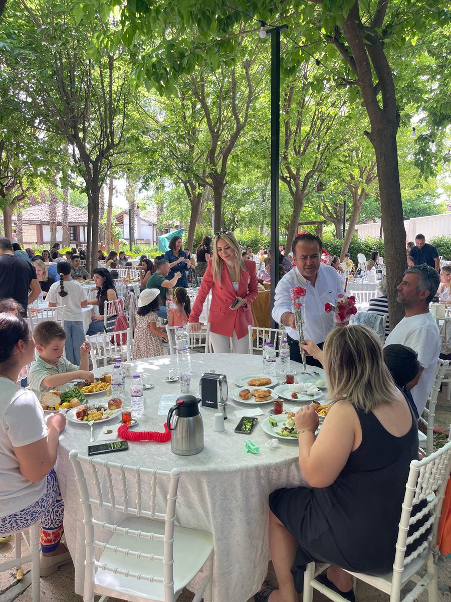 AİLE YILI’nda Anneler Günü etkinlikleri için ailelerimizle beraberiz.Güçlü aile güçlü toplum ve güçlü ülke demektir. Güçlü ülkeye evlatlar yetiştiren tüm annelerimizin anneler günü kutlu olsun.Onlar bizlere nasıl merhamet ediyorlarsa bizler de onlara öylece şefkatli olmalıyız.