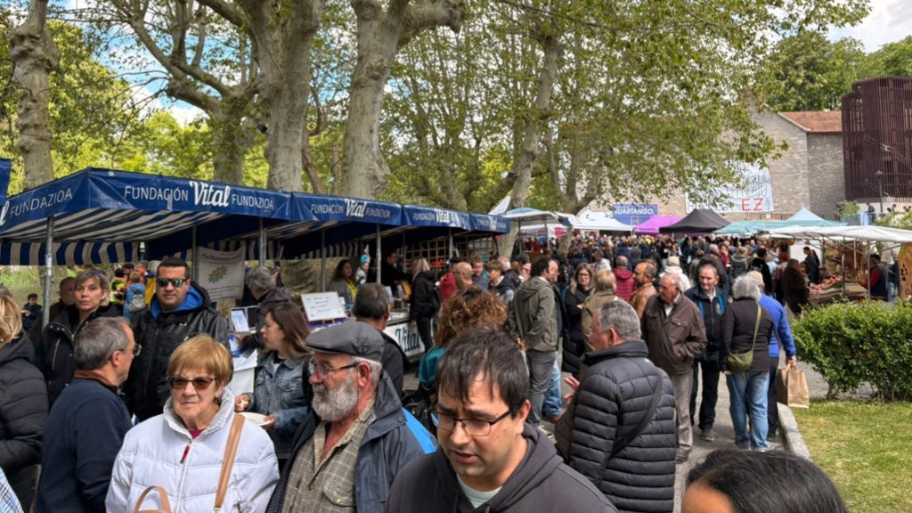 Grupo Juntero PSE-EE Álava (@pseporalava) on Twitter photo Nuestro portavoz, <a href="/JLopezUbierna/">JOSU LÓPEZ UBIERNA</a>, en la Feria del perretxiko y la vaca terreña en #Kuartango.
🍄🟫 Tradición, producto local y compromiso con quienes mantienen vivo nuestro medio rural. Nuestro portavoz, <a href="/JLopezUbierna/">JOSU LÓPEZ UBIERNA</a>, en la Feria del perretxiko y la vaca terreña en #Kuartango.
🍄🟫 Tradición, producto local y compromiso con quienes mantienen vivo nuestro medio rural.