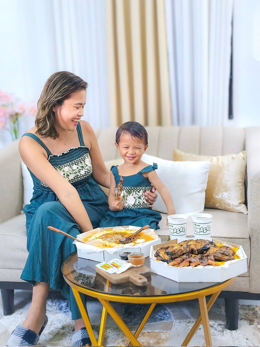 yourmamamorena's tweet photo. #MomInasalDay na!
Para kay Mama na laging nandyan, it's time to say “Salamat, Ma!” 

Tara na't i-celebrate ang #MomInasalDay w/ #ILoveMangInasal Family Fiesta now with a special limited-edition Mother’s Day sleeve you can write a message on plus a surprise QR code just for her! https://t.co/Vx3NChfXY0