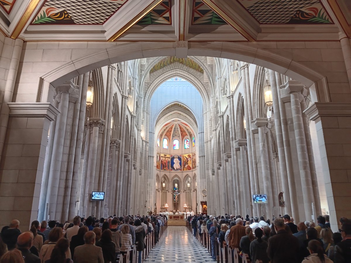 📰 El cardenal Cobo, recién llegado de Roma tras  participar en el cónclave: «Estamos presentes en la oración del Papa; os  traslado su bendición para Madrid».

➡️ «Dios sueña con cada uno de nosotros, como soñaba también con el Papa».

archimadrid.org/index.php/ofic…