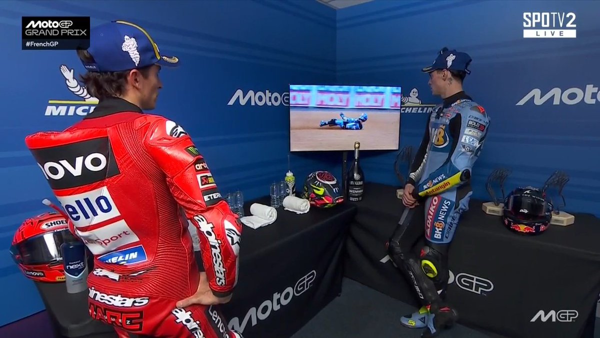 Reaksi Marc Marquez setelah melihat Alex Marquez jatuh untuk kedua kalinya

"Stupid"

Dikatain bego sama abang sendiri 😭😭

#FrenchGP #MotoGP