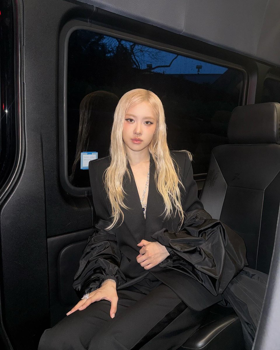 rosie (@roseannepics) on Twitter photo 