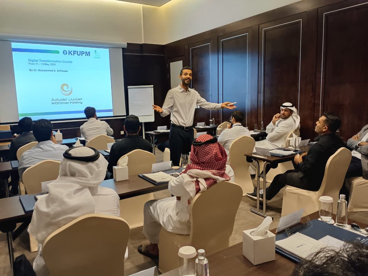 أصبح التحول الرقمي ضرورة للأعمال.
مع التطور التكنولوجي المتسارع، يتعين على المؤسسات تبني الأدوات والعمليات والعقليات الرقمية للحفاظ على قدرتها التنافسية والابتكار.

دورة التحول الرقمي من جامعة الملك فهد للبترول والمعادن تبحث أساسيات التحول الرقمي وقيادة التغيير في البيئة الرقمية.