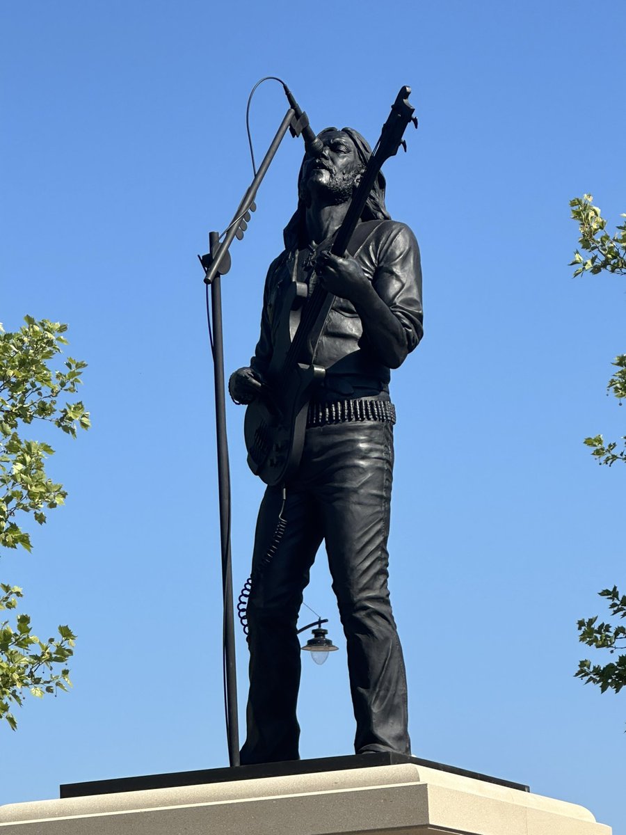 ian_cliffe's tweet photo. @LaikaTone @terrorvision  think you guys are going to need a pilgrimage to Stoke on Trent for Lemmy’s statue 😁😁🎸🤘🎸🤘#Lemmy #Motorhead https://t.co/fpCg8aqalA