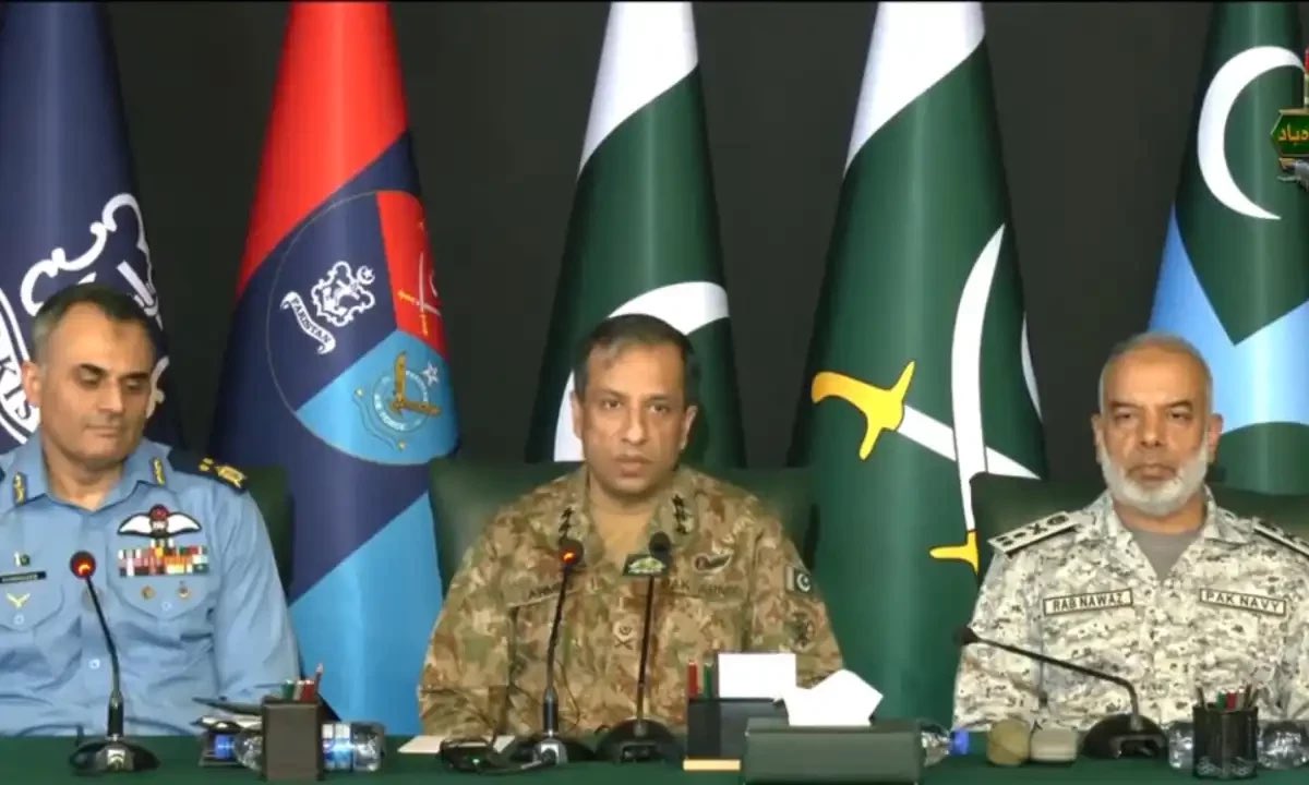 Tahir Imran Mian ✈ (@tahirimran) on Twitter photo It was <a href="/CMShehbaz/">Shehbaz Sharif</a> & his government that developed consensus among political parties as well brought the military along.
That’s how the military acted in a unified manner unlike Kargil & Balakot.
These 2 photos are sufficient to prove the difference. It was <a href="/CMShehbaz/">Shehbaz Sharif</a> & his government that developed consensus among political parties as well brought the military along.
That’s how the military acted in a unified manner unlike Kargil & Balakot.
These 2 photos are sufficient to prove the difference.