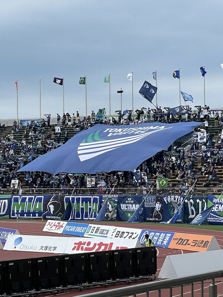 徳島ボルティスビッグフラッグ 息子がこのビッグフラッグの中に入ってみたいそうです😊中がどうなって