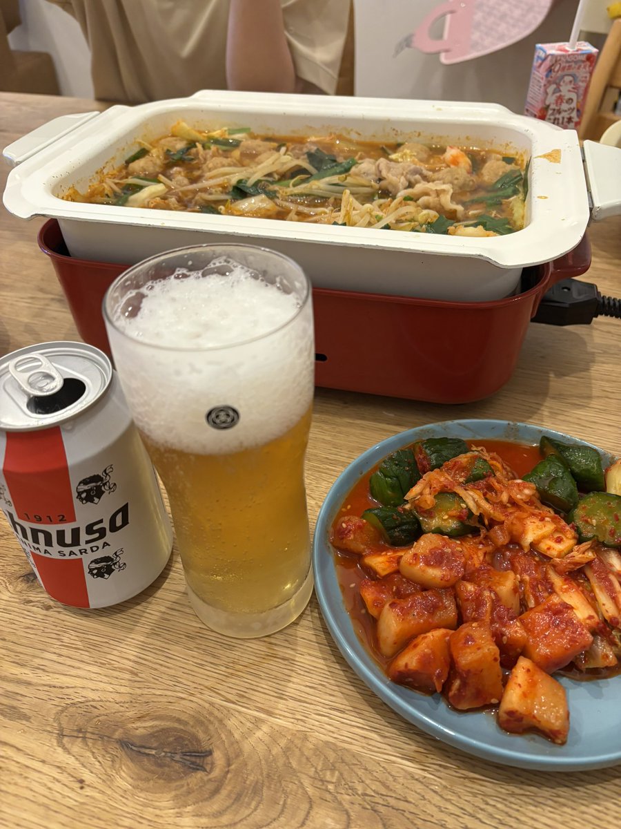 salahoo1426's tweet image. 疲れた身体に赤から鍋&amp;amp;鶴橋のいただいたキムチ🥳✨
#鍋パ
#大阪