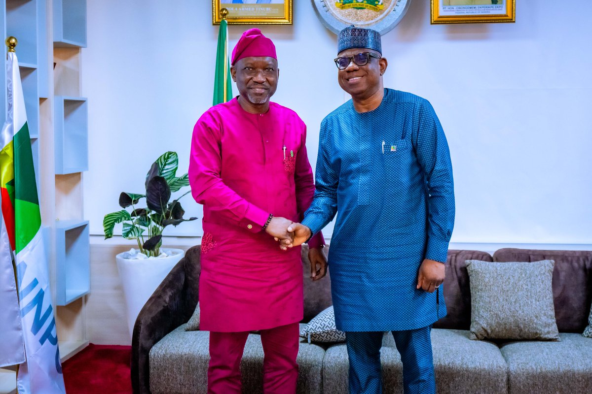 voiceofnigeria's tweet photo. NNPC Ltd. @nnpclimited GCEO, Bayo Ojulari, has met with Minister of State for Petroleum (Gas), Ekperikpe Ekpo, for talks on accelerating gas commercialisation to boost Nigeria’s energy sector.

#NNPC #GasDevelopment #GasCommercialisation #EnergyForToday #EnergyForTomorrow https://t.co/vJ2Zf5Gnsr