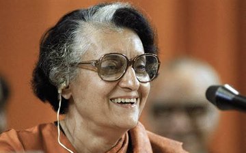 मोदी जी इंदिरा गांधी जैसे बिल्कुल नहीं हैं।

- शिमला समझौते के नाम पर सब कुछ वापस कर दिया।
- कश्मीर तक नहीं लिया और उनके 93 हजार भी छोड़ दिए और अपने 54 तक वापस नहीं ले पाए 
- भारत को बंगलादेश नामक बीमारी भी दे दी।

लेकिन मोदी इंदिरा नहीं है 

- इसलिए इनकी गर्दन पर चढ़कर अभिनंदन