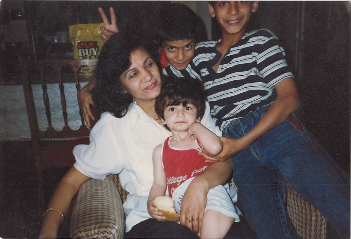 6 Şubat'tan bu yana sensiz geçen 3. Anneler Günü.
Bu karede kucağında güvendeyim.
Şimdi her şey eksik.