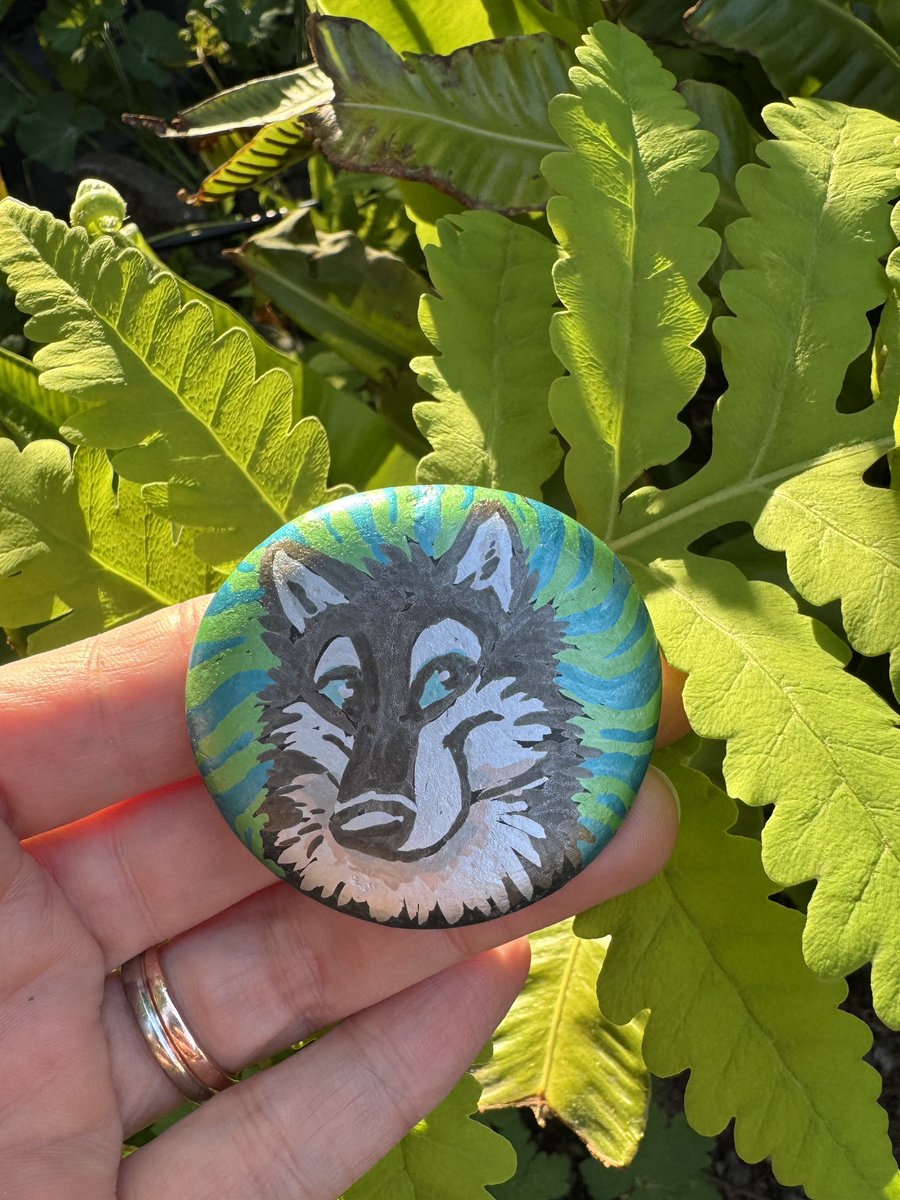 Got to test some acrylic markers (quick test paint on stone). Still need a thinner brush tip, but it’s fun. Will do more of that 😄