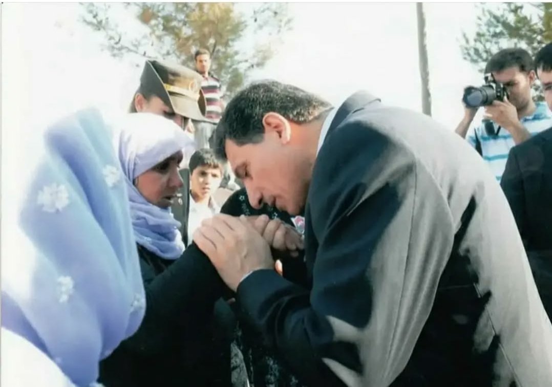 Başta şehit annelerimiz olmak üzere tüm annelerin #AnnelerGünü kutlu olsun.🇹🇷
Ebedi aleme göçen sevgili annem ve Zübeyde Hanım annemiz başta olmak üzere, tüm merhume annelerimize Allah'tan rahmet niyaz eder, hayattaki annelere sağlıklı uzun ömürler dilerim.
#AnnelerGünüKutluOlsun