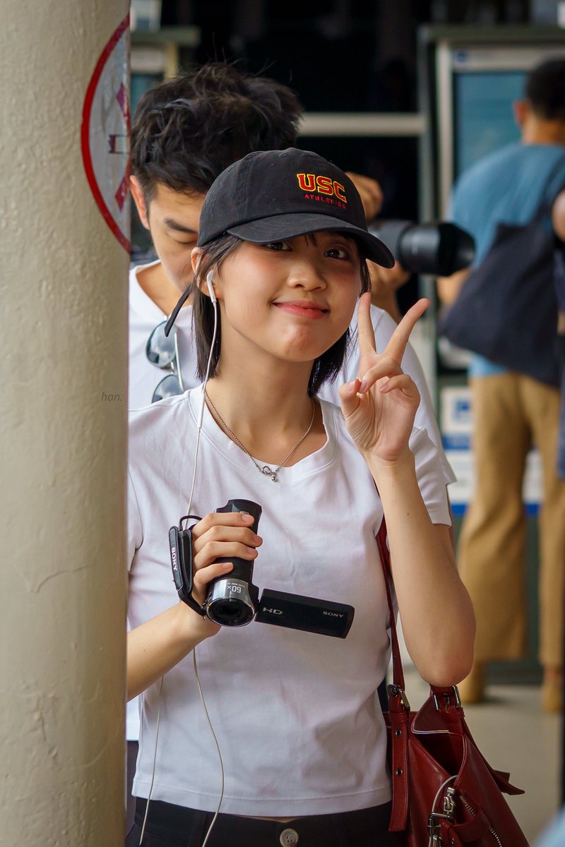𝘩𝘢𝘯. tweet media